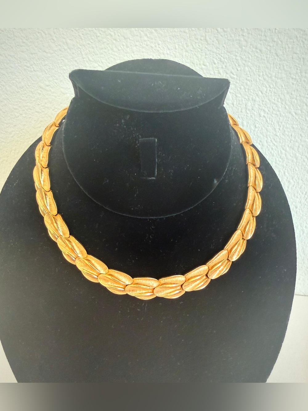 Vintage Boucher 8293N Gold Tone Textured Collar Necklace